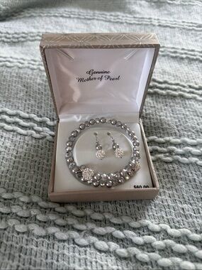 Genuine Mother of Pearl Silver Tone Bead Bracelet & Earrings Set
